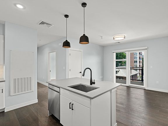 4th image of 52 Auburn St #400