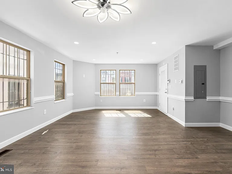 1829 Providence St NE #B — Photo 6