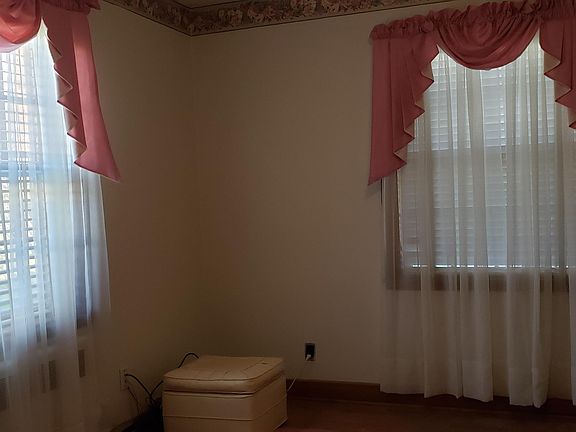 5th image of 2649 Linden Ave