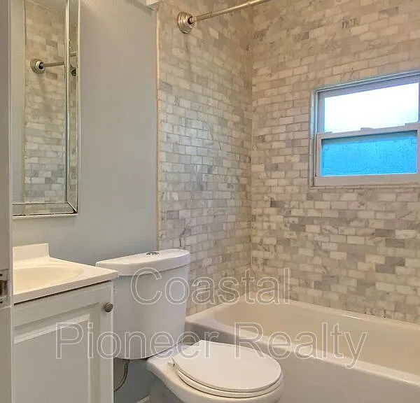 8105 N 12th St — Photo 9