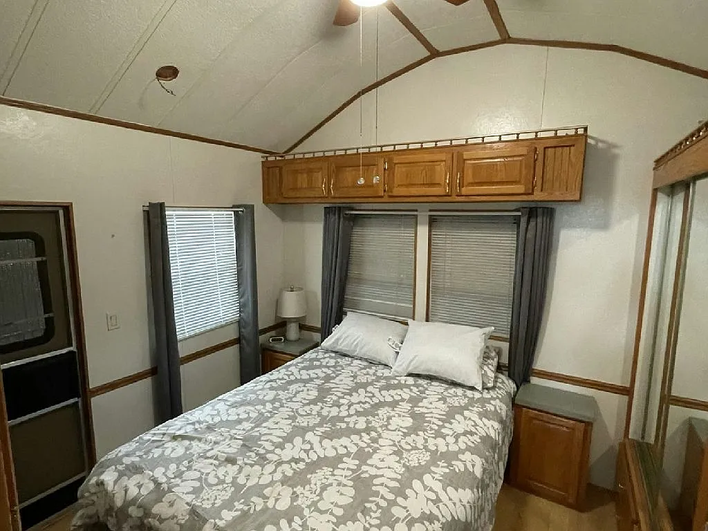 1 bed, 1.0 bath, 396 sqft, $1,245 — Photo 3