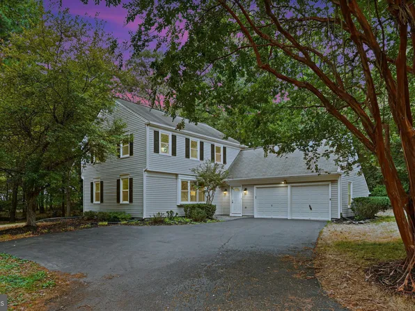 12401 Alexander Cornell Dr, Fairfax, VA 22033