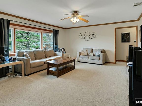 3rd image of 229 White Meadow Rd