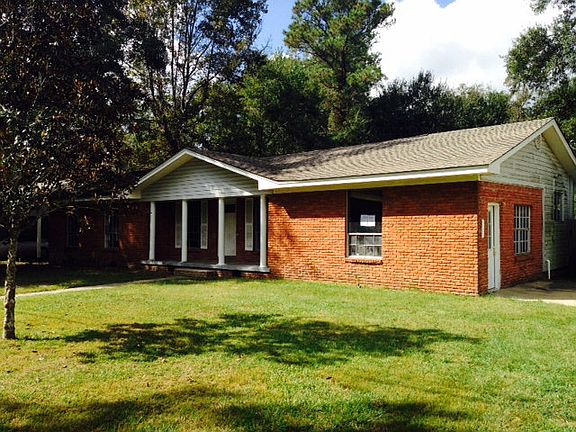 3rd image of 2307 S McGeehee Ln
