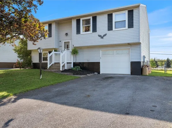 7765 New Hope W, Liverpool, NY 13090