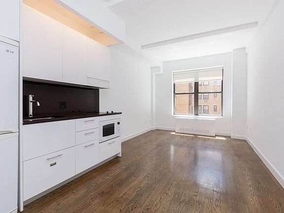 3rd image of 212 W 91st St APT 602