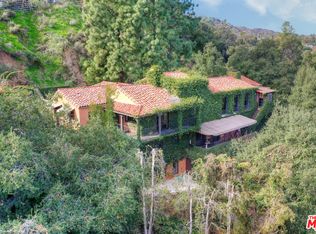 896 Glen Oaks Blvd, Pasadena, CA 91105