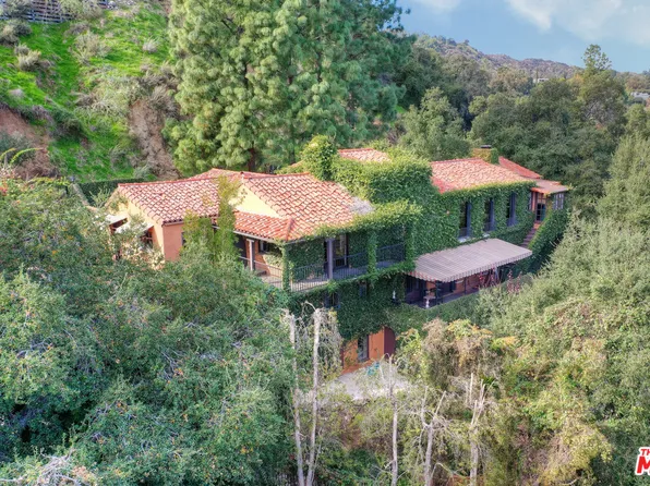 896 Glen Oaks Blvd, Pasadena, CA 91105