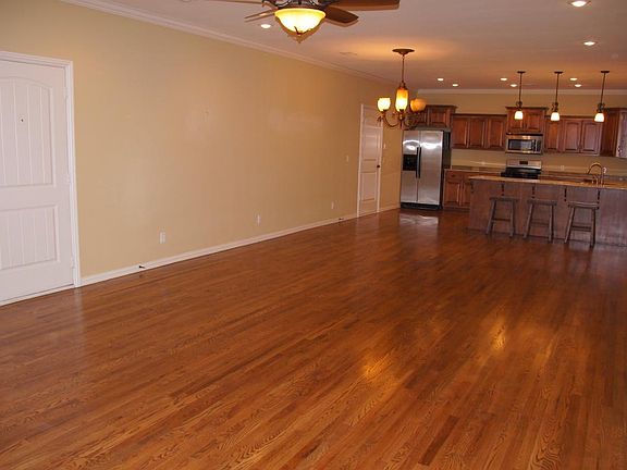 4th image of 13 S Prairie Dunes Dr