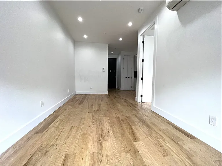 735 Fenimore St #2F — Photo 8
