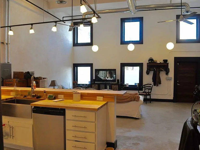 120 W Marshall St #2 — Photo 4