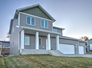 3219 Eastside Pl, Bismarck, ND 58501