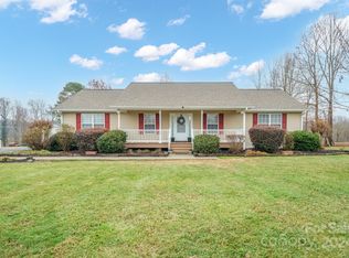 3272 Friendly Park Rd, Lenoir, NC 28645