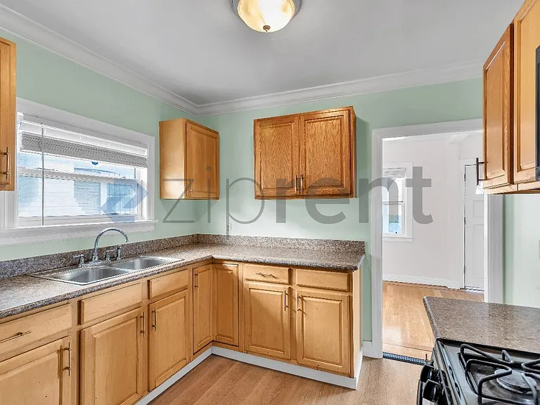 8521 Dowling St — Photo 16