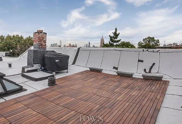 Sold by Town Residential | media 32