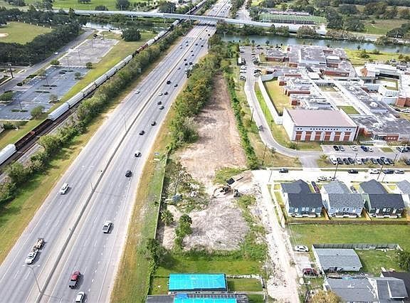 3rd image of 1100 Sere St