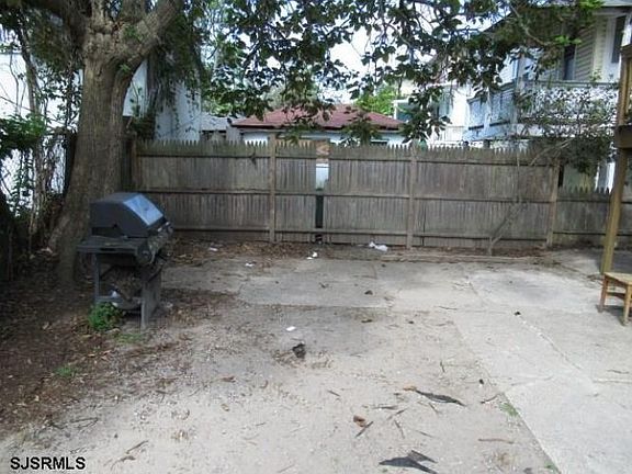 5th image of 10 N Montpelier Ave