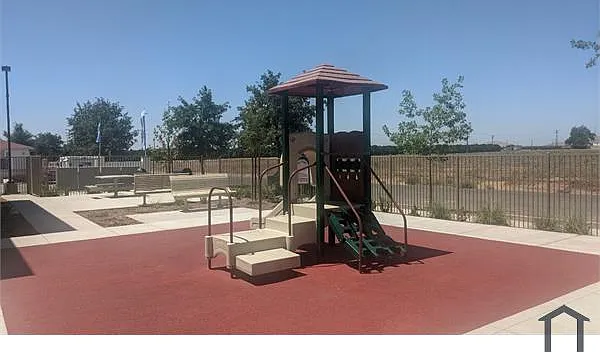 3 bed, 1030 sqft, $1,454 — Photo 4