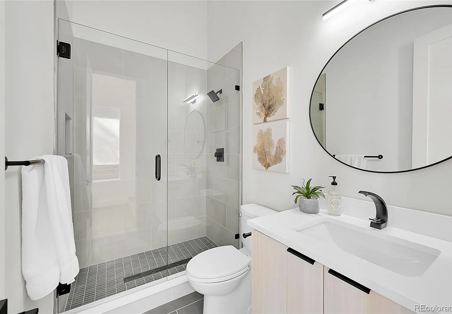 4 bed, 4.0 bath, 3686 sqft, $7,500 — Photo 4