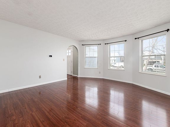 4th image of 3975 Marsol Ave