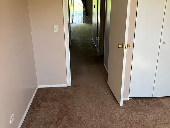 3rd image of 1102 Woodbury Ln APT B2