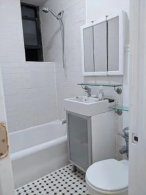 Rented by CENTURY 21 Sunny Gardens Realty, Inc. | media 23