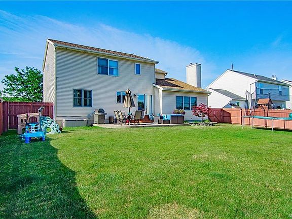 3rd image of 118 Carla Ln