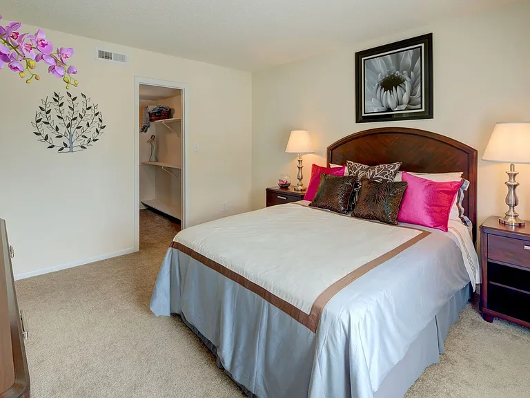 Chapel Lake Apartments — Photo 41