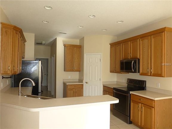 3rd image of 45 Knoll Wood Dr