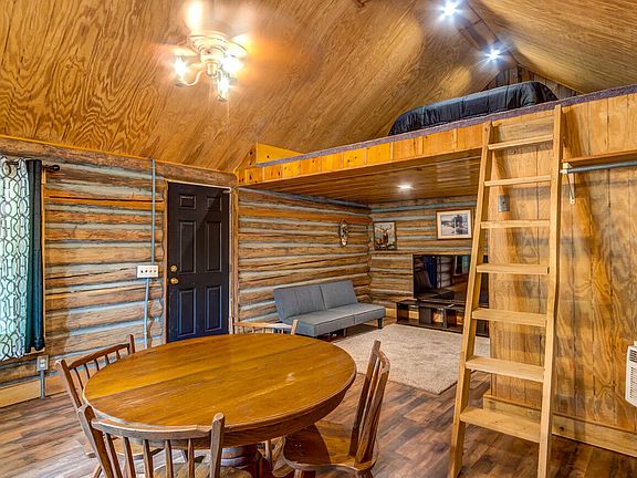 14th image of 2915 College Hill Rd