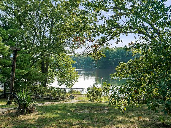 3rd image of 15712 Lake Dr