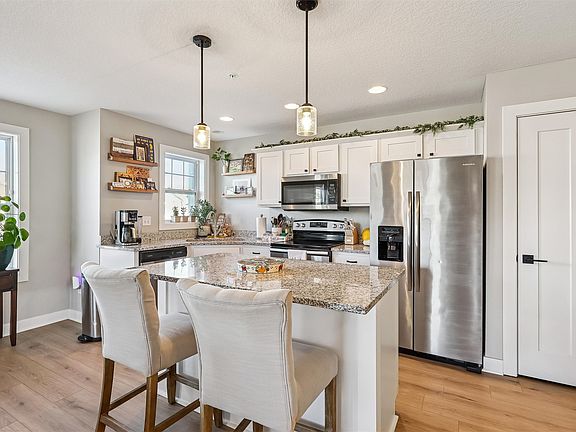 5th image of 247 Red Oak Ct