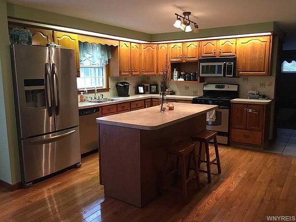 3rd image of 96 Marywood Dr
