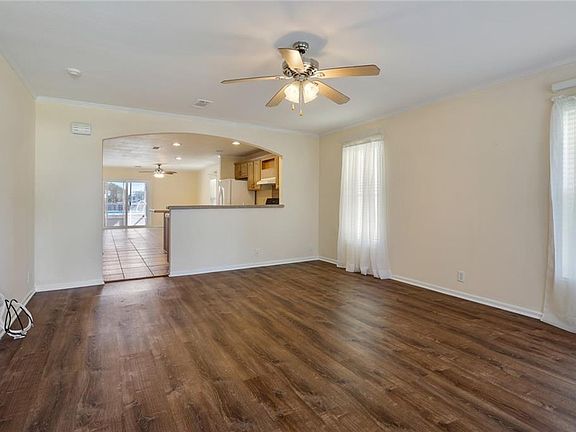 4th image of 3029 Lloyds Ave