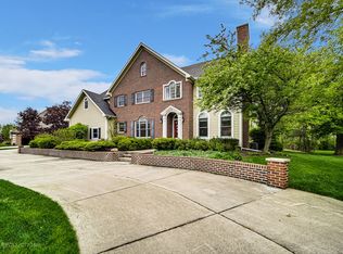 2402 Old Oak Dr, Valparaiso, IN 46385