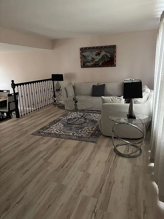 15 Roxy Ave photo 1