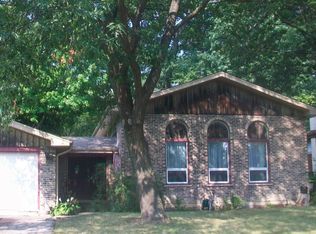 196 Montclare Ln, Wood Dale, IL 60191