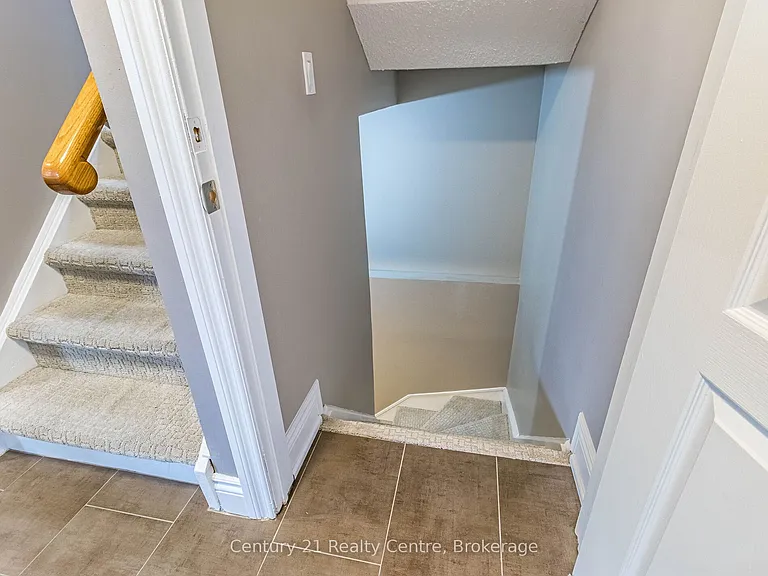 34 Niagara Pl #BASEMENT — Photo 2