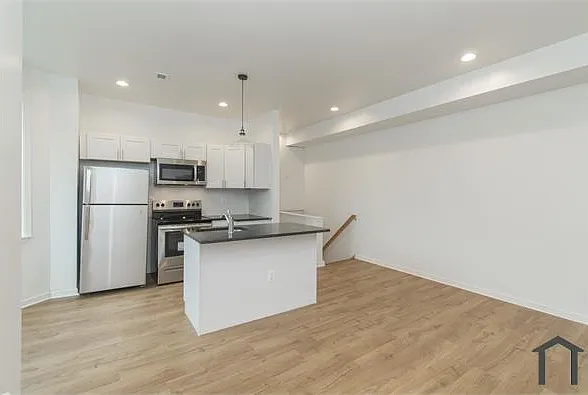 2225 W Lehigh Ave — Photo 18
