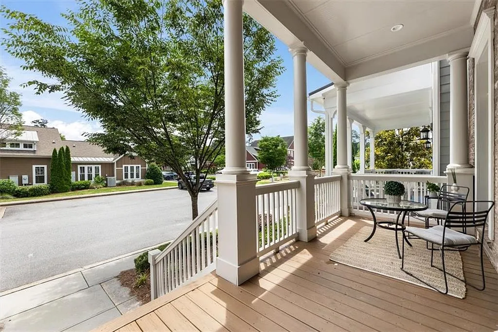 4 bed, 3.5 bath, 2312 sqft, $4,700 — Photo 2