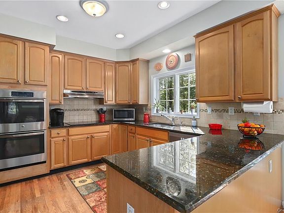 5th image of 6 Bickford Ln