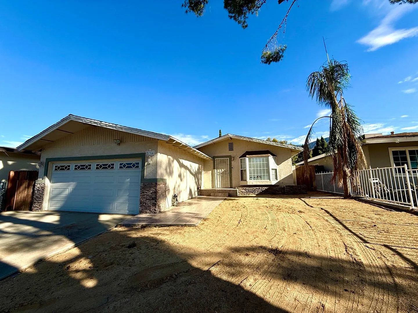 Single Family Home For Leases in San Bernardino — Photo 2