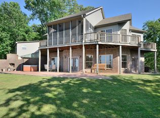 10 Ricky Dr, Muscle Shoals, AL 35661