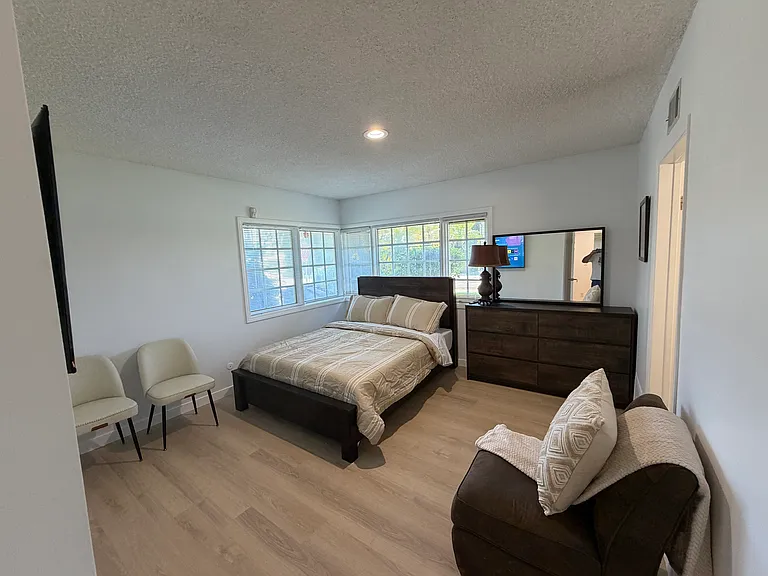 Vanalden Ave — Photo 12