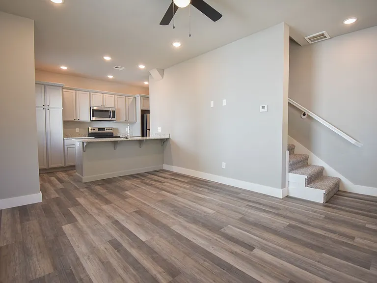 772 S Locust Ave — Photo 4