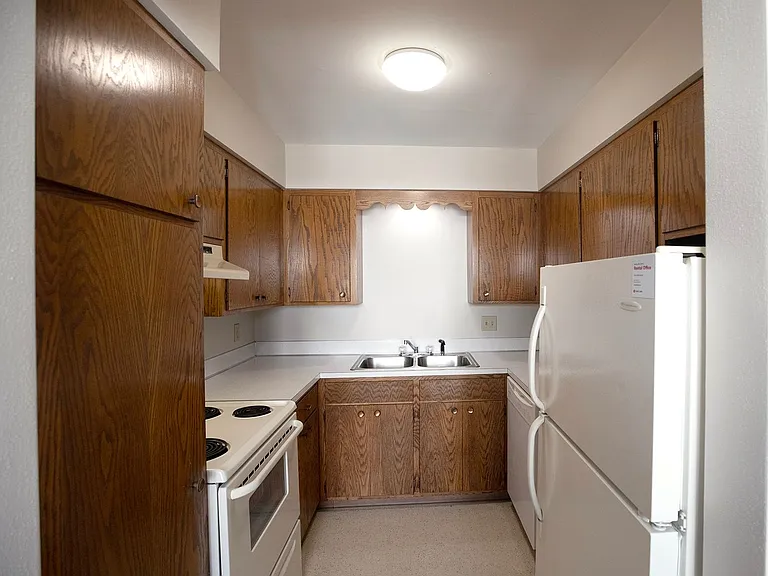 1311 University Dr N — Photo 5