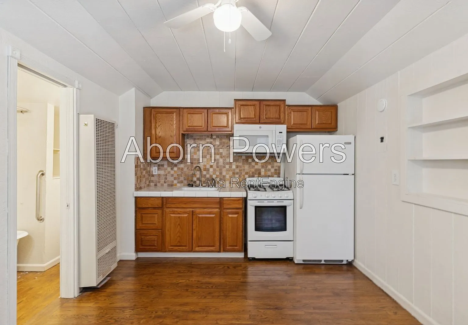 Studio, 1.0 bath, $800 — Photo 4