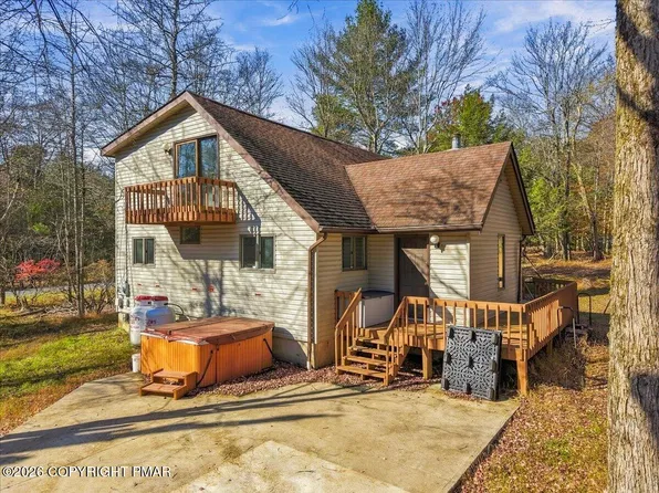 5 Bruin Ct, Lake Harmony, PA 18624