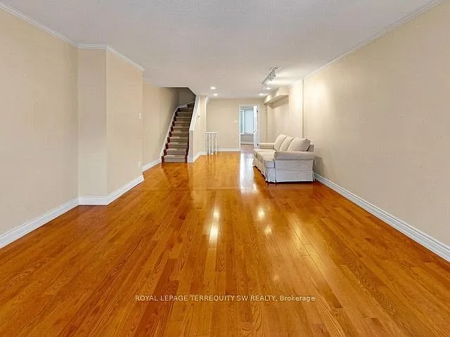 601 Roehampton Ave — Photo 7