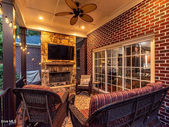 3rd image of 507 Pineview Court